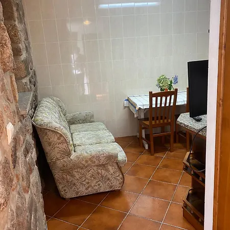 Vale Do Gavim, Rua Da Estrela Nyaraló *